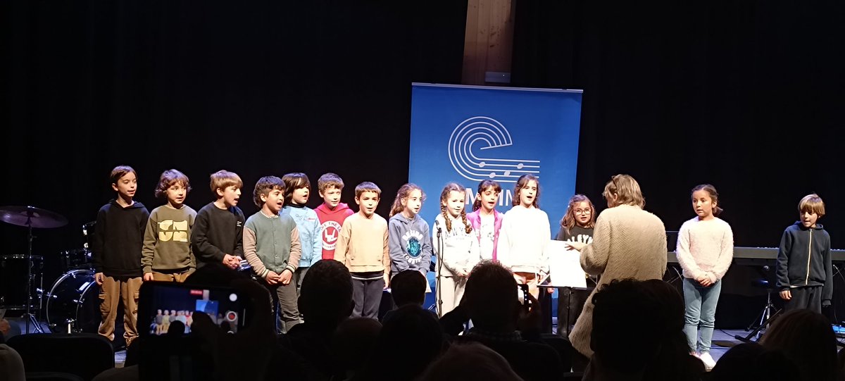 martinez_lluis's tweet photo. Un magnífic concert el d'ahir de l'@emmsitges a l'Escorxador, per un motiu molt especial i bonic. Agraïment infinit al David McLean i al difunt l'Alan Hart per la donació que han fet a l'escola per la compra de material 💙🏴󠁧󠁢󠁥󠁮󠁧󠁿
@AjSitges @SITGESgi https://t.co/brUoCYYnyp