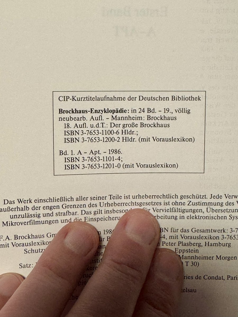 Oswald's tweet photo. @Schmidtlepp Willkommen im Club. Von wann ist deine Auflage? https://t.co/sl5KEehu8z