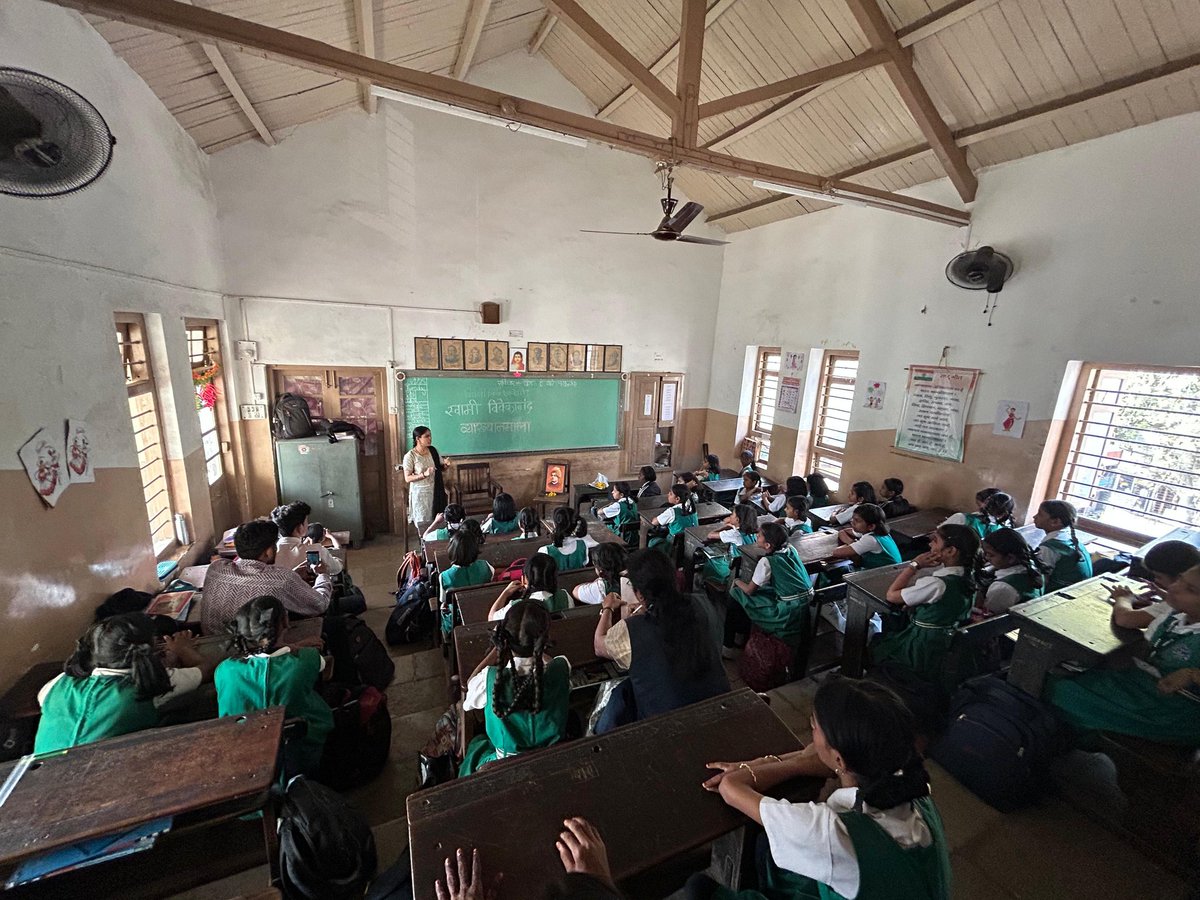 दिनांक 23 जानेवारी 2025 रोजी डेक्कन एज्युकेशन सोसायटीची अहिल्यादेवी शाळा पुणे या ठिकाणी माध्यमिक शाळेच्या विद्यार्थिनींसाठी स्वामी विवेकानंद व्याख्यान मालेचे आयोजन करण्यात आले.