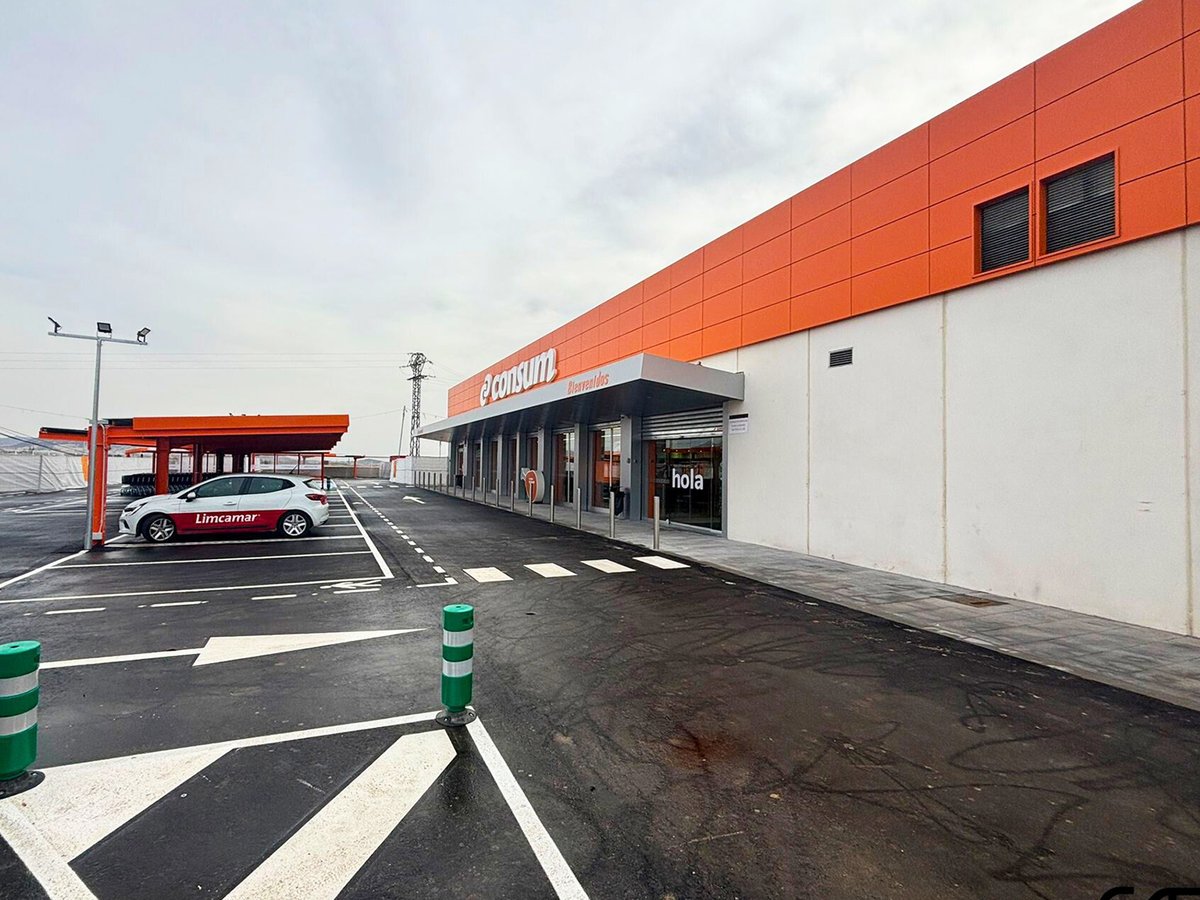 JocuRotulos's tweet photo. UNO MÁS
Nuestro cliente CONSUM abre una nueva tienda en Fortuna (Murcia) y nosotros le hemos ayudado con la decoración exterior y la señalización del parking
https://t.co/Qb3Fv8Vsi3
#rotulos #decoración #valencia #logo #vinilo #design #designer #comunicacionvisual #diseño https://t.co/Cz2w3flVie