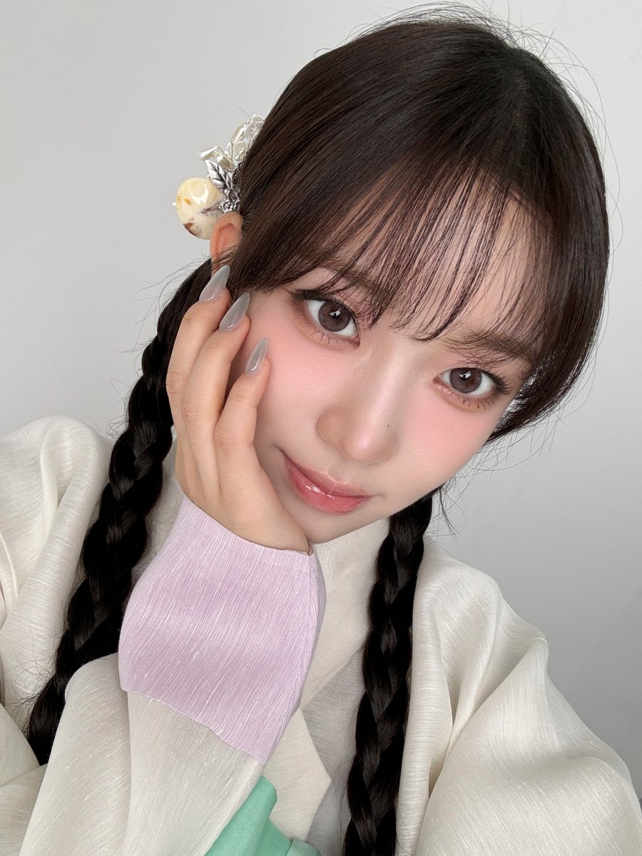 STAYC_official's tweet photo. 📁 STAYC Selfie. zip
ㄴ📂 𝐇𝐚𝐩𝐩𝐲 𝐍𝐞𝐰 𝐘𝐞𝐚𝐫 𝟐𝟎𝟐𝟓

#STAYC #스테이씨
#Sumin #수민
#Sieun #시은
#ISA #아이사 https://t.co/GyTJoiBMsO