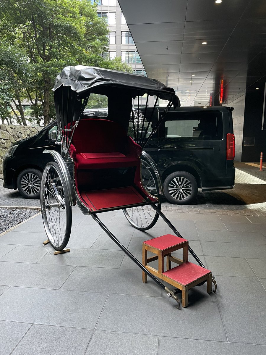 mikik0307's tweet image. Rickshaws are prohibited to be driven from 18:00 to 3:00 in Ginza. Probably on Harumi Street? 🤣🤣
#trafficsign 
#tokyo