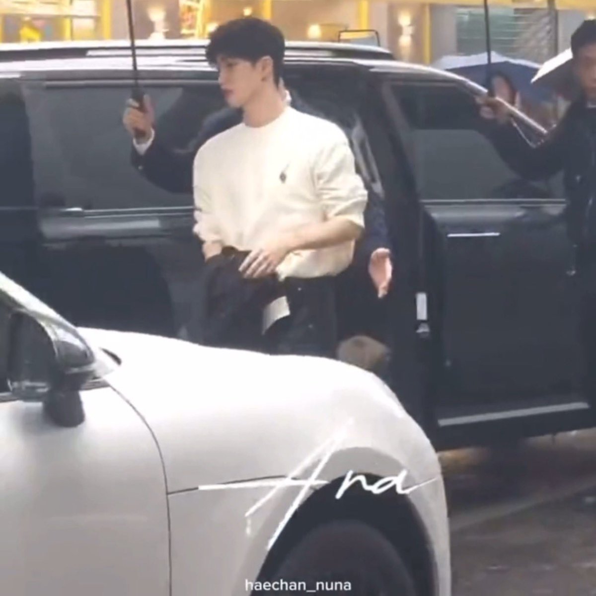 hsh_bbm's tweet image. 어깨가 …..