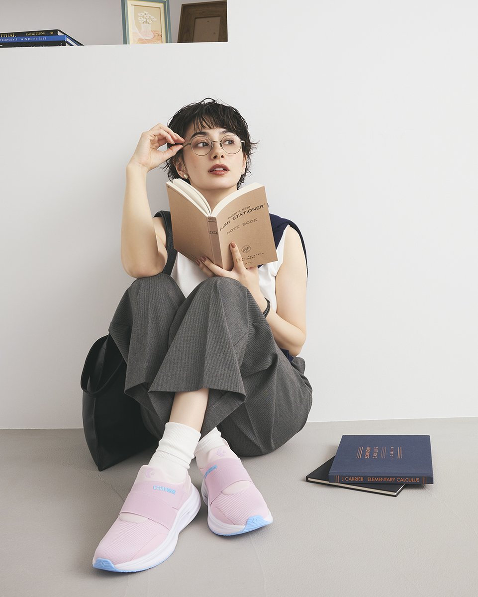【可憐な足元演出】CHANEL リボンパンプス ライトブルー GiCexyWbYAEuZaS.jpg