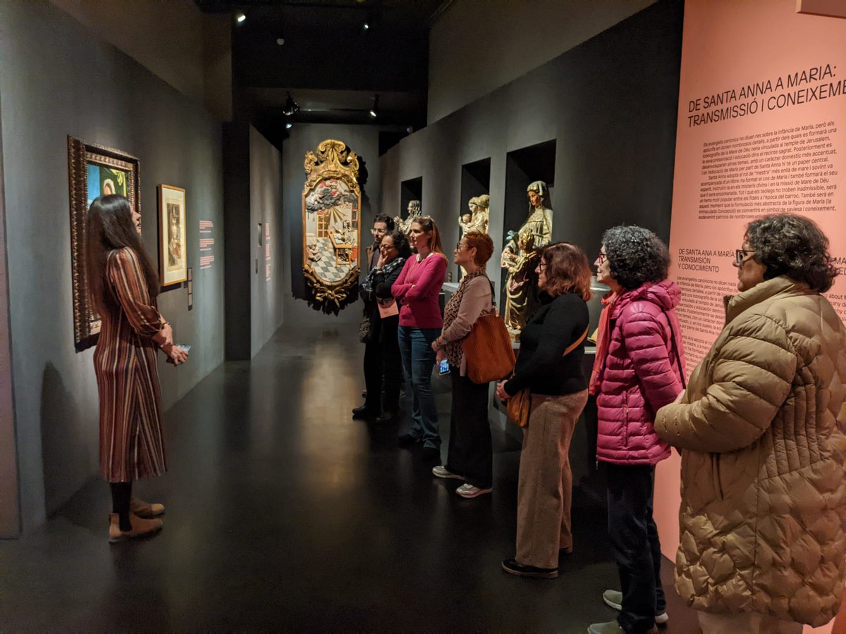 Sandra Ferrer Valero (@sandraferrerv) on Twitter photo En el <a href="/MuseuFMares/">Museu Frederic Marès</a> podéis ver la preciosa exposición "Mujeres de Palabra". Un viaje por el mundo del conocimiento de la mano de mujeres brillantes.
Aún estáis a tiempo de visitarla. Hasta el 25 de mayo. En el <a href="/MuseuFMares/">Museu Frederic Marès</a> podéis ver la preciosa exposición "Mujeres de Palabra". Un viaje por el mundo del conocimiento de la mano de mujeres brillantes.
Aún estáis a tiempo de visitarla. Hasta el 25 de mayo.