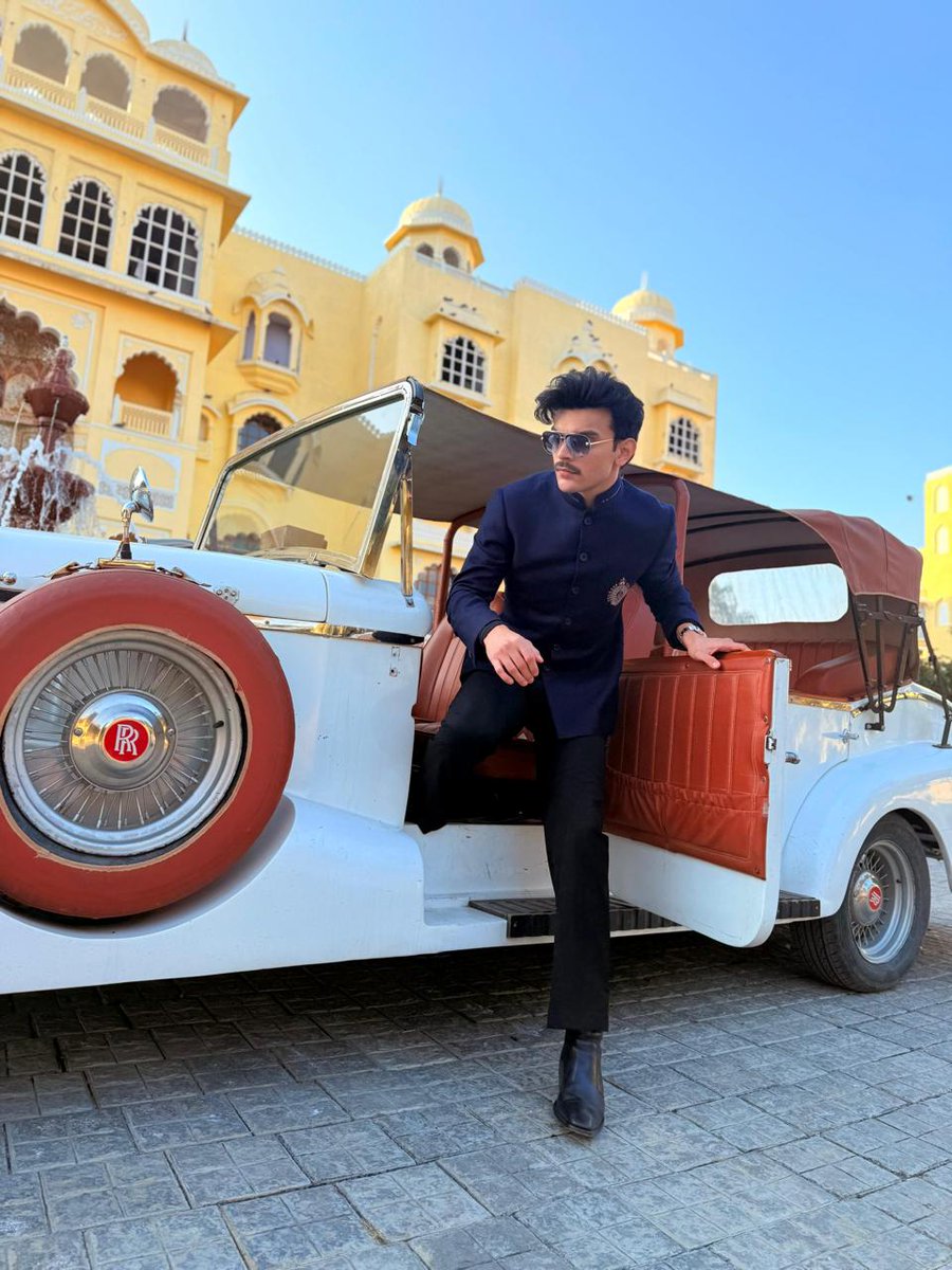 Every one should support them
movie, you must also watch it, it is a full money vasool movie...its gonna be amazing
#VeerForce