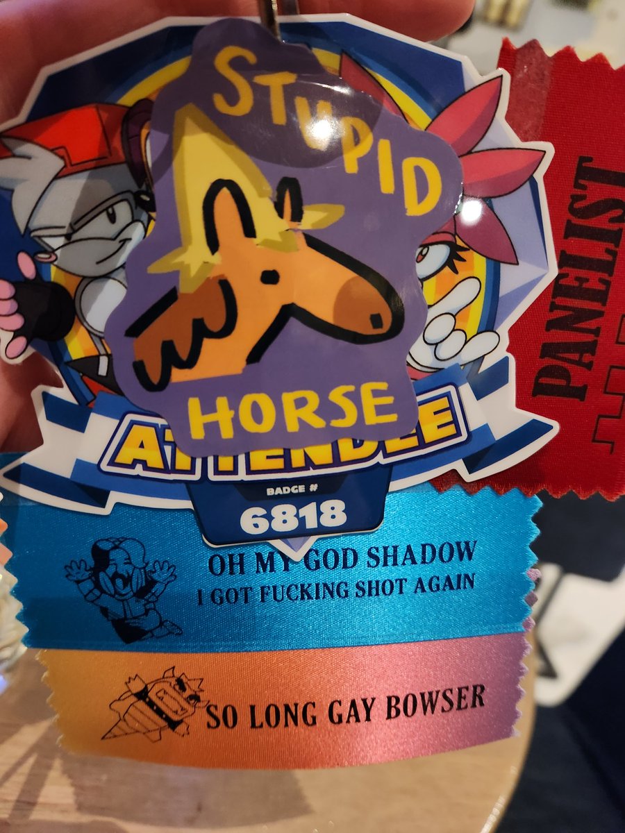 lucahjin's tweet photo. Nah, I  don't need to write my name on my badge https://t.co/xdCOXLkaoX