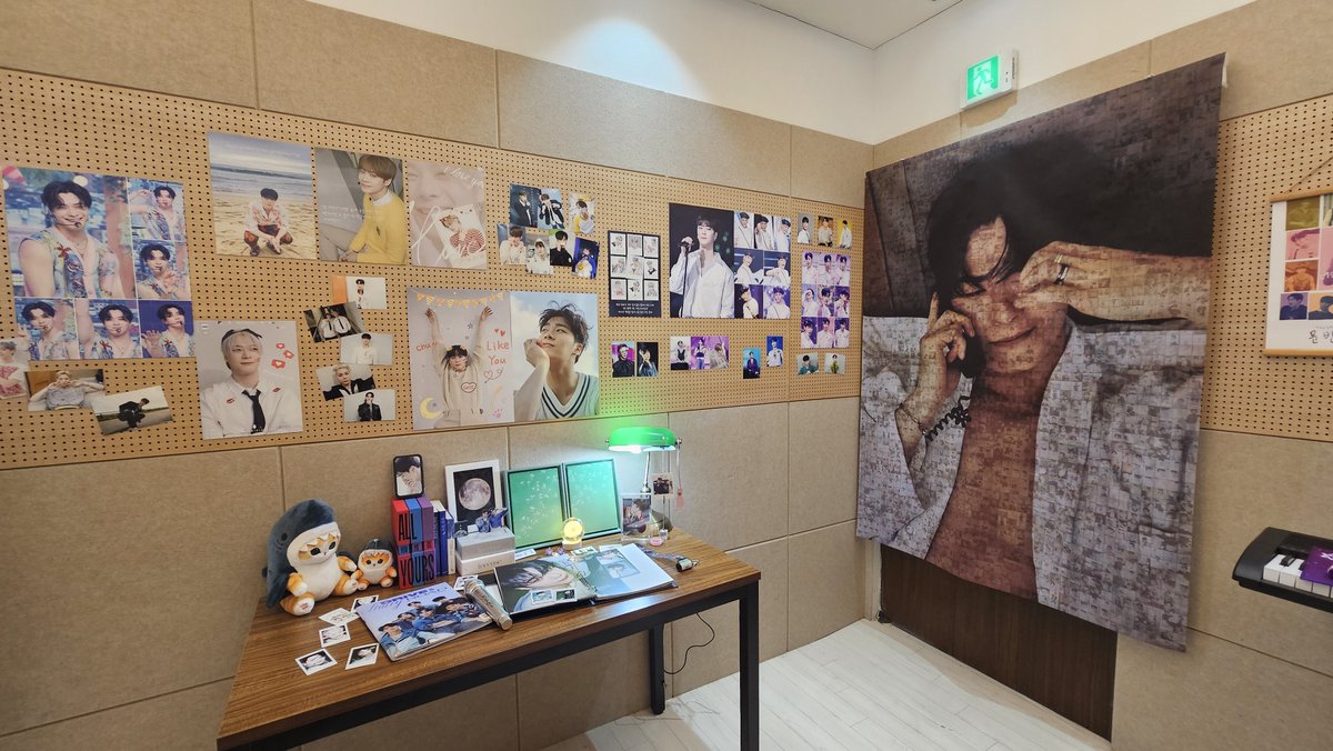 justminp's tweet photo. Cafe Merry 
Happy  Birthday 🎂 #MOONBIN #문빈
It's so cute and wonderful 🥰 https://t.co/wXip9yKNmB