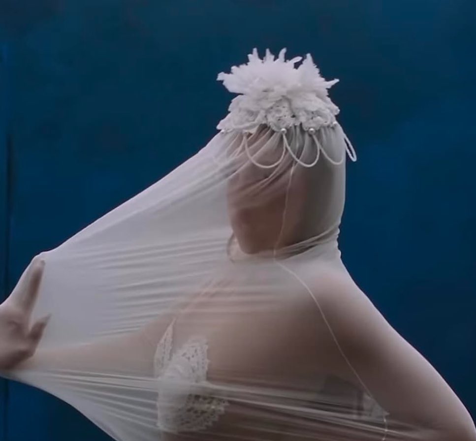 tate mcrae is really taking pop music and making it her bitch. nobodys aura even comes close