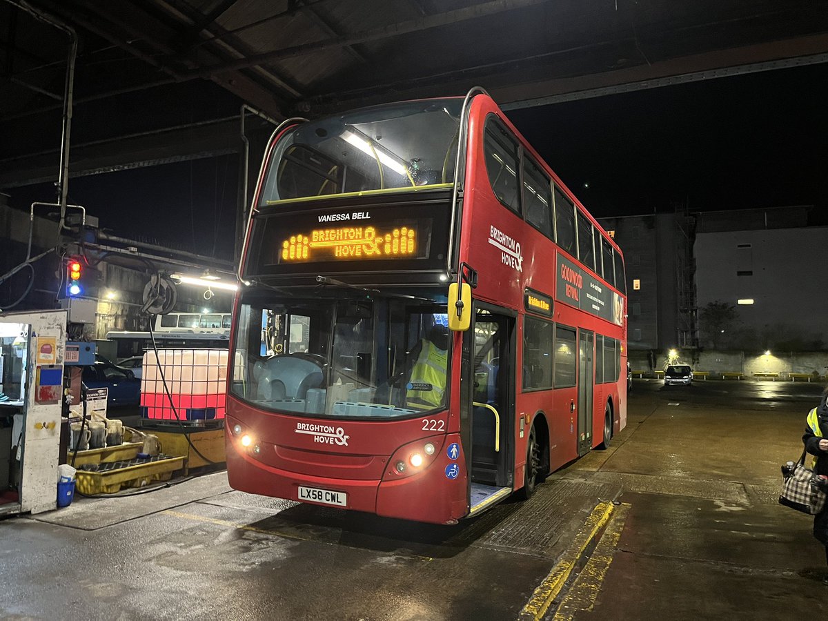 Took a while but finally got my hands on one of these Volvo E400s. 😍

Fancied seeing what little pieces of mileage I could mop up after work so a 49 with a wild card bus allocation will do.🃏