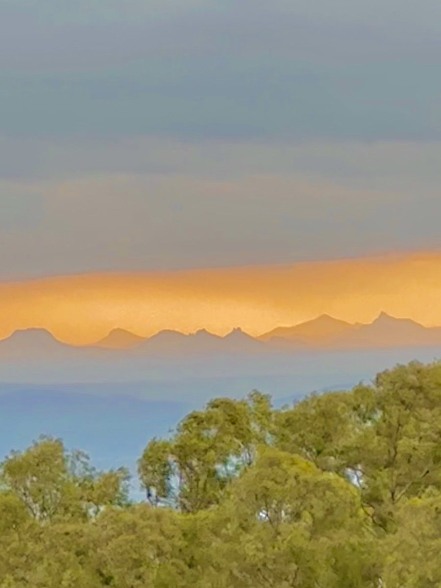 vrundavs's tweet photo. There’s ~~~
No blue….
Without yellow….
#vangogh
#hillscape #blueandyellow #vrupix https://t.co/nPorSRfkrW