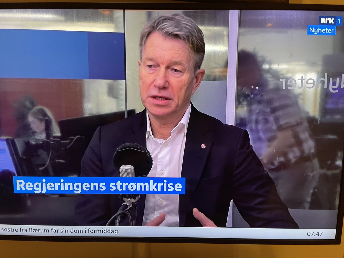 Særinteresser i politikken skaper slitasje. De eneste næringene som har fått enorm støtte fra politikere de siste årene er oljeselskapene, grønne bedrifter og bøndene. På tide med å rydde i maktens høyborg, #regjeringen . <a href="/LarsNehruSand/">Lars Nehru Sand</a> <a href="/CecilieBecker/">Cecilie Langum Becker</a>