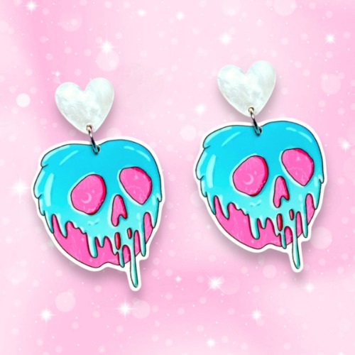 cain_missy's tweet photo. I just received a contribution towards Poison Apple Skull Pastel Goth earrings, 925 sterling silver, Strange Dollz Boudoir by Strange Dollz Boudoir from fire_mag82 via Throne. Thank you! https://t.co/kcLiq4mfWn #Wishlist #Throne https://t.co/bmJqilRYXu