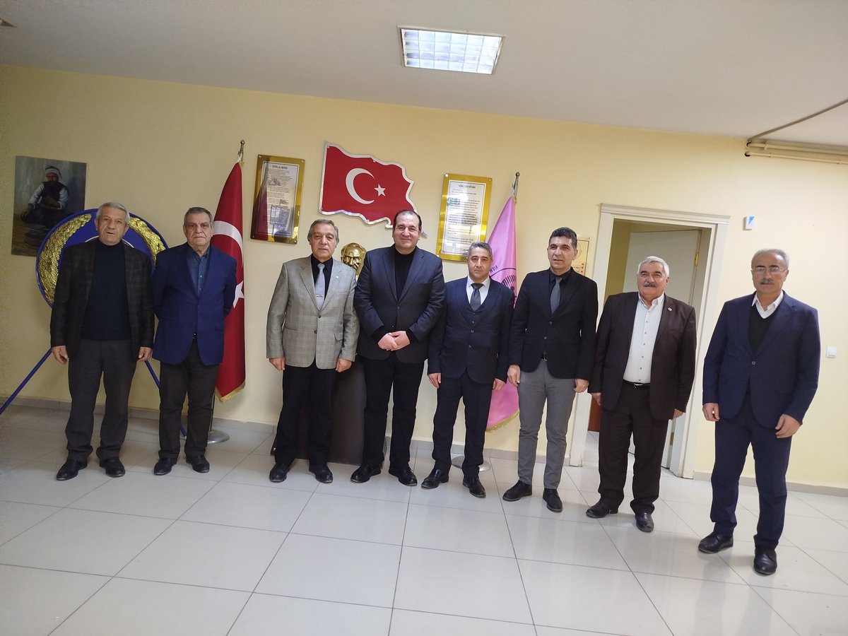 cabirgrm's tweet photo. Kosgeb Müdürümüz Bilal Emre Yörük Odalar Birliği miz ziyaret ederek Verilen kredi ve teşviklerle bilgi verdi kendisine teşekkür ederiz https://t.co/wbQKtEeSnC