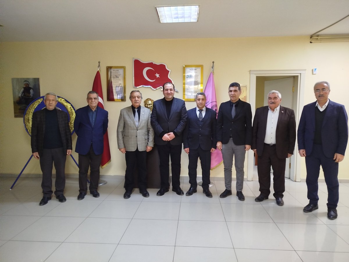 Kosgeb Müdürümüz Bilal Emre Yörük Odalar Birliği miz ziyaret ederek Verilen kredi ve teşviklerle bilgi verdi kendisine teşekkür ederiz