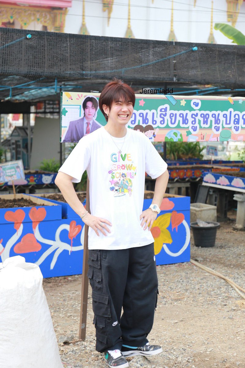 ยิ้มแฉ่ง โชว์ฟัน 32 ซี่ไปเลยย 😁

BUILD BACK TO SCHOOL 
#BUILDGiveGrowForSchools
<a href="/JakeB4rever/">BIU.</a>