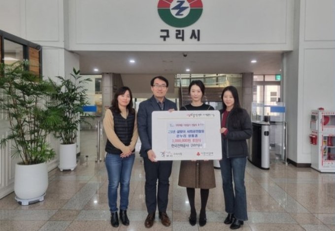 doyounglobal's tweet photo. [250124] NCT Doyoung Fan Club Participates in 'Donation Parade' 

The city of Guri announced that Doyoung fanclub donated 201 packs of sanitary products for underprivileged female youth in celebration of DY's birthday on 2/01. 

🔗 https://t.co/XcL1iqRIJf 

#DOYOUNG #도영 #ドヨン https://t.co/38wvsy1EPR