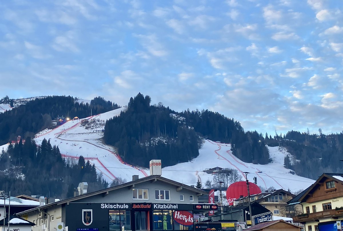 ChristophLother's tweet photo. #Kitzbühel ist bereit für die #Hahnenkammrennen 2025. #SkiAlpin #SkiWeltcup #dpareporter https://t.co/p1bB2udRIz