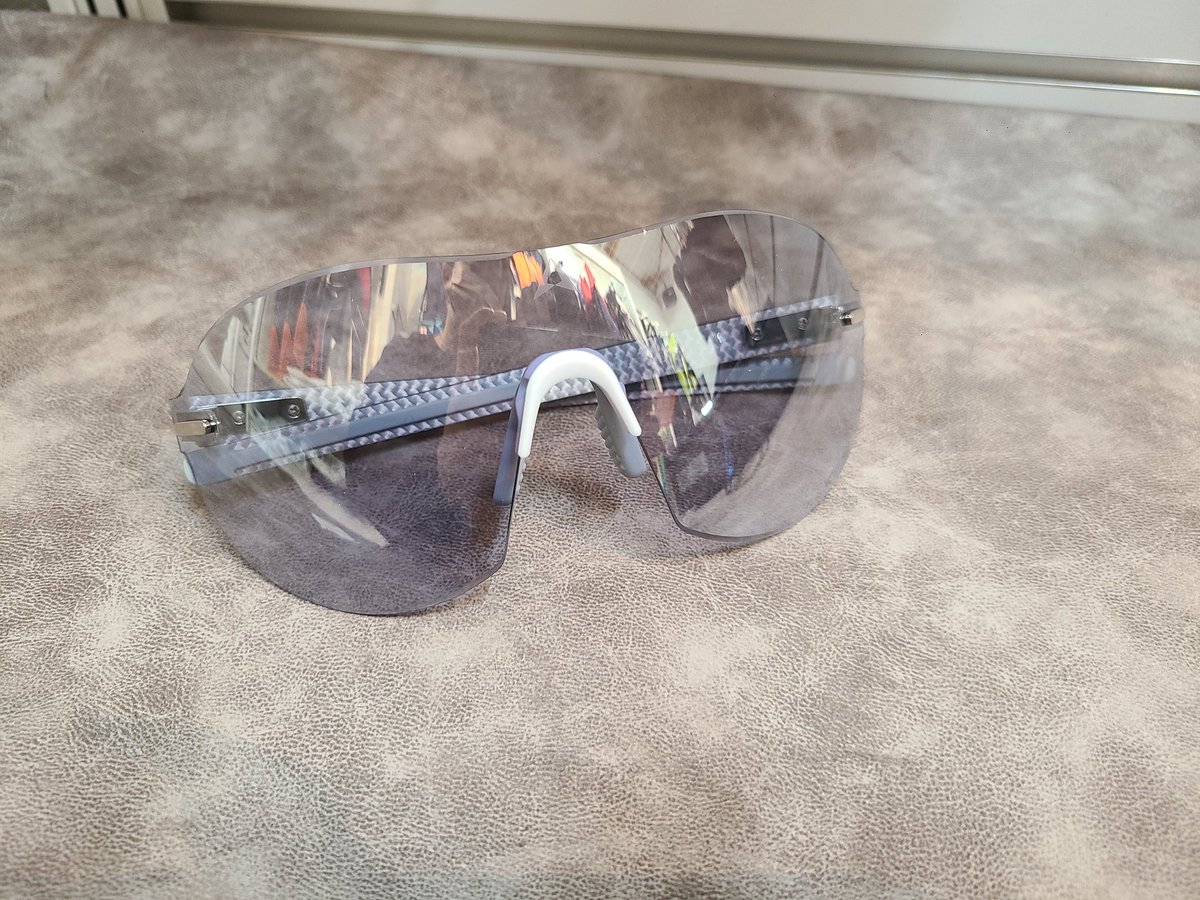 suzupower_kita's tweet photo. お手頃価格で人気のサングラス
#ALTARIST から
丸みを帯びたスタイリッシュな #KISOU PRD 入荷してます👓
店頭在庫カラーはブルーミラー(画像2枚目)とシルバーミラー(画像3枚目)となっております👓
ウエアや気分に合わせてサングラスを取り替えたら、モチベーションが上がりそうですね
¥13530 https://t.co/YFzdohncvA