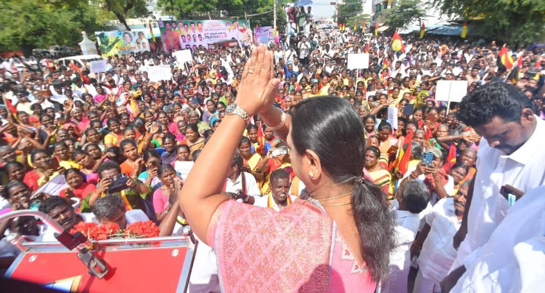sprabhadmdk's tweet photo. புதுக்கோட்டை திருமயத்தில்
அநீதிக்கு எதிராக கேள்வி எழுப்பிய சமூக ஆர்வலர்
ஜெகபர் அலி படுகொலையை கண்டித்து தேமுதிக சார்பில் அண்ணியார் தலைமையில் மாபெரும் கண்டன ஆர்ப்பாட்டம்.
#Murder #pudukottai
#DmdkProtest @PremallathaDmdk @vj_1312 @AIADMKITWINGOFL @DMDKsocialmedia @AIADMKOfficial https://t.co/GQrVcZ9Mdy