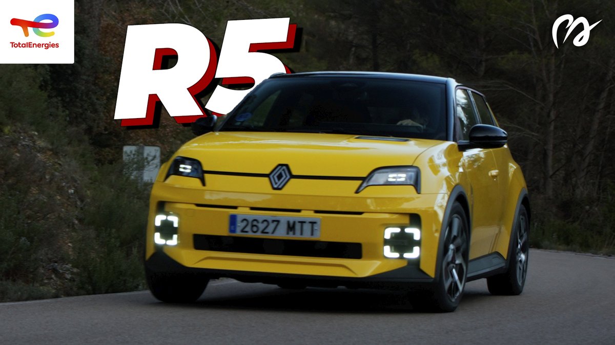 GuilleAlfonsin's tweet photo. Buenos días!

Renault matriculó 6.336 Renault 5 el pasado mes de diciembre en Europa (EU+UK+EFTA). Esto es ritmo de 70.000 coches año.

Además, este es, prácticamente, el mismo volumen del SEAT Ibiza en Europa.

Renault tiene limitada la capacidad productiva del 5 actualmente a unos 300 coches por día trabajando en un solo turno, lo que hace que las matriculaciones estén alineadas con el máximo productivo actual.

Por el momento las baterías las está importando de China, y este es uno de los cuellos de botella al que se suma el ramp-up de nuevas variantes y versiones que van llegando.

A mediados de año, Renault arrancará la producción de baterías en Francia en Douai, que también tendrá su propio ramp-up. Una vez estabilizada la producción de baterías y completada la gama de variantes, Renault podría triplicar la producción hasta los 200.000 Renault 5 por año.

La cuestión es saber si el ritmo de demanda va a seguir excediendo durante todo este proceso la oferta, o estamos ante un pico inicial de deseo por el coche que luego se enfríe.

Ya sólo con alcanzar los 70.000 coches-año podríamos considerar un éxito al "cinco", y ahora mismo es el ritmo que lleva.

Otro aspecto curioso es que Renault logró colocar en diciembre 20.160 Clios en Europa, perdiendo 940 unidades frente al mismo mes del año pasado, lo que parece indicar que, al menos por el momento, no hay canibalización importante entre Clio y 5. Con el inicio de entregas de la versión "de acceso" del 5 puede que la cosa cambie un poco en este sentido.