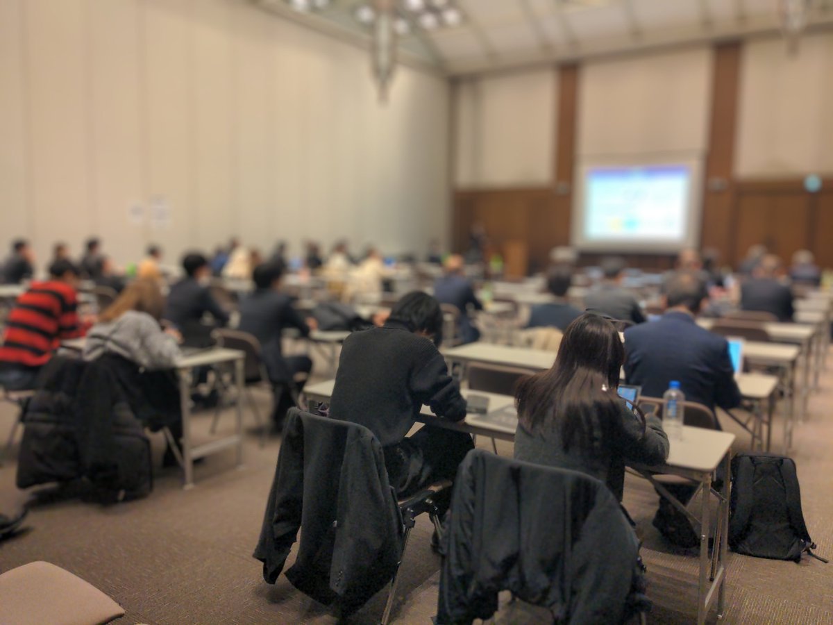 KUSMART_project's tweet image. 今年も、関大メディカルポリマーシンポジウムは沢山の方にご参加いただき大盛況です！今まさに、研究員の河村先生が発表中！！
#KUMP #関西大学 #シンポジウム #大盛況 #ゾルからゲル