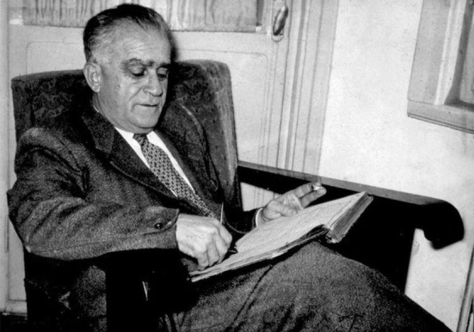 “Türkiye evlatlarına, kendisinden başka bir şeyle meşgul olmak imkânını vermiyor.”

Ahmet Hamdi Tanpınar