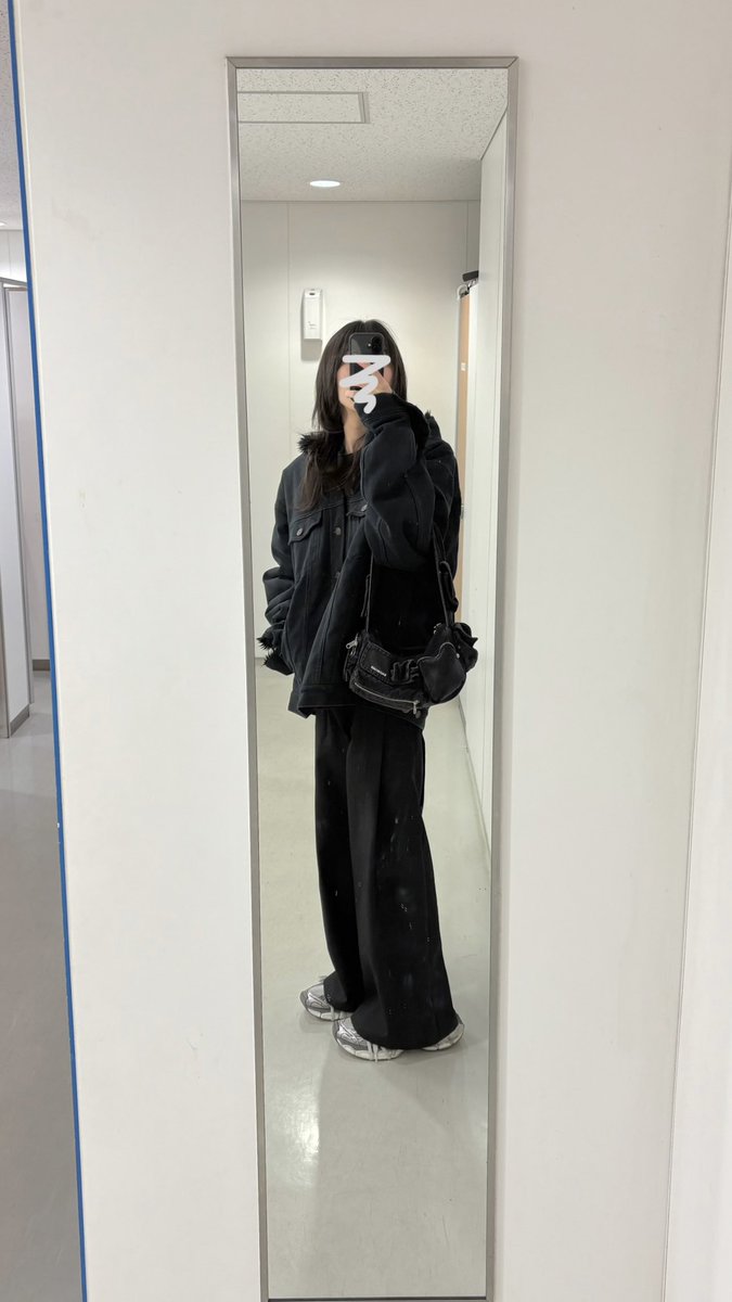 eqpqwt's tweet photo. 🖤ᩚ      大学おわり https://t.co/PpFxaIcjEj
