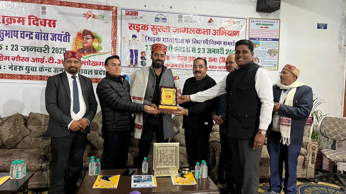 MYBHARATUNAHP's tweet photo. सड़क सुरक्षा अभियान एवं  पराक्रम दिवस के रूप में मनाई जा रही नेताजी सुभाष चन्द्र बोस की जयन्ती पर उनके जीवन व बलिदान को स्मरण कर हिम गौरव आई टी आई संतोखगढ में श्रद्धासुमन अर्पित किए गए।
#roadsafetyawareness #NetajiJayanti #ParakramDiwas2025 @nyksindia @sdnykshp https://t.co/HmgccaPJkX