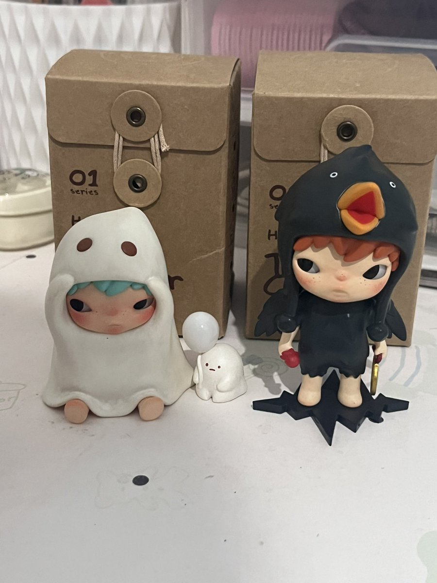 zieski6's tweet photo. my ghost and too parcels safely arrived. no box was damaged or bent is seen. thank u for securing my orders, @hirotdog <33
#proofjems https://t.co/DdakCxXTOc