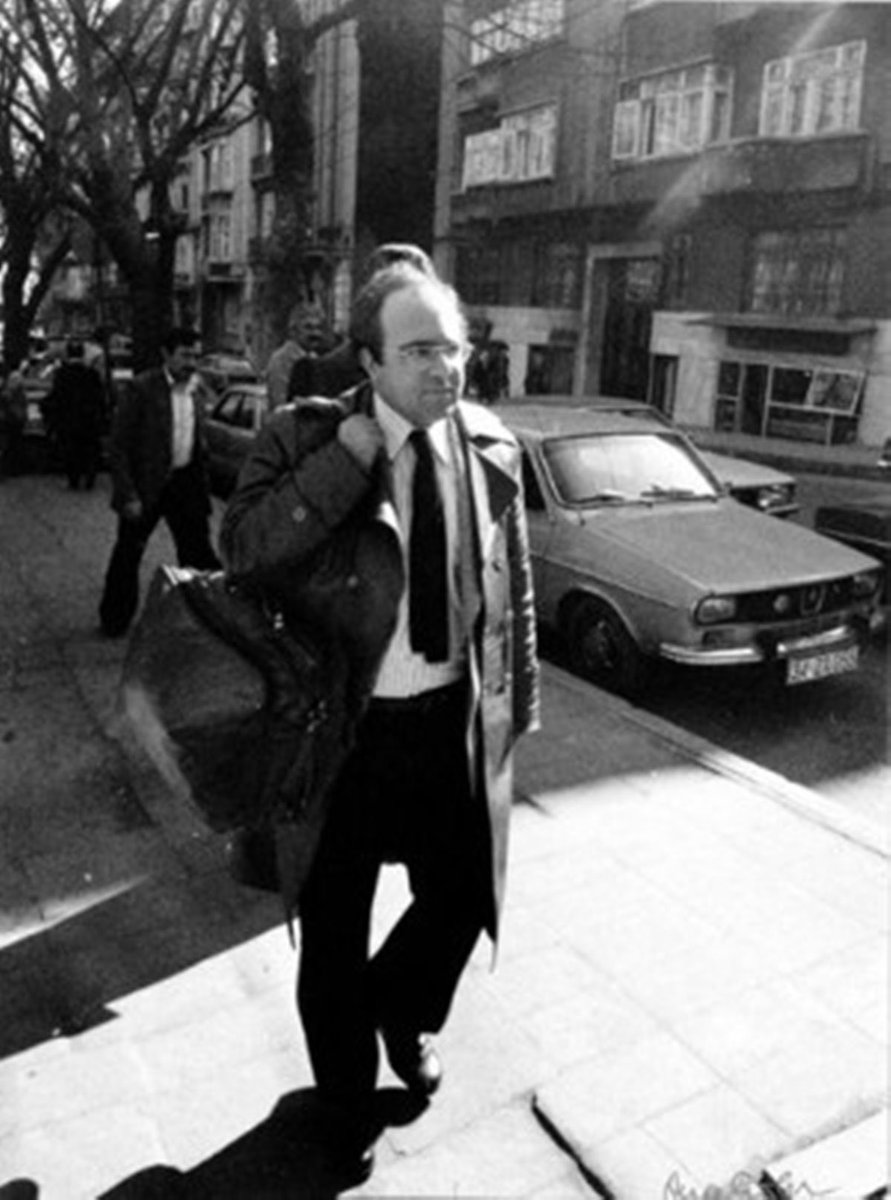 Bazı günler gerçekten kara’dır...

24 Ocak 1993 Ankara 
24 Ocak 2001 Diyarbakır 

#UgurMumcu 🖤 #AliGaffarOkkan

Rahmetle anıyorum...