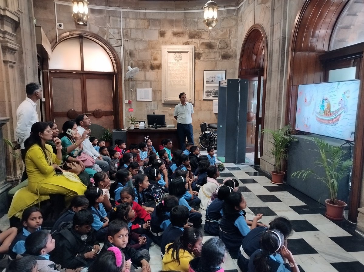 mumbai_ngma's tweet image. A Guided walkthrough of the ongoing exhibition "NGMA TREASURE" organized for the students of Z. P. School, khedalezunge, Niphad, Nashik, Maharashtra on 24th January 2025. 
 @PMOIndia
@gssjodhpur
@MinOfCultureGoI
@nidhi_Dev #ngmatreasure #SchoolVisit #galleryart #modernart