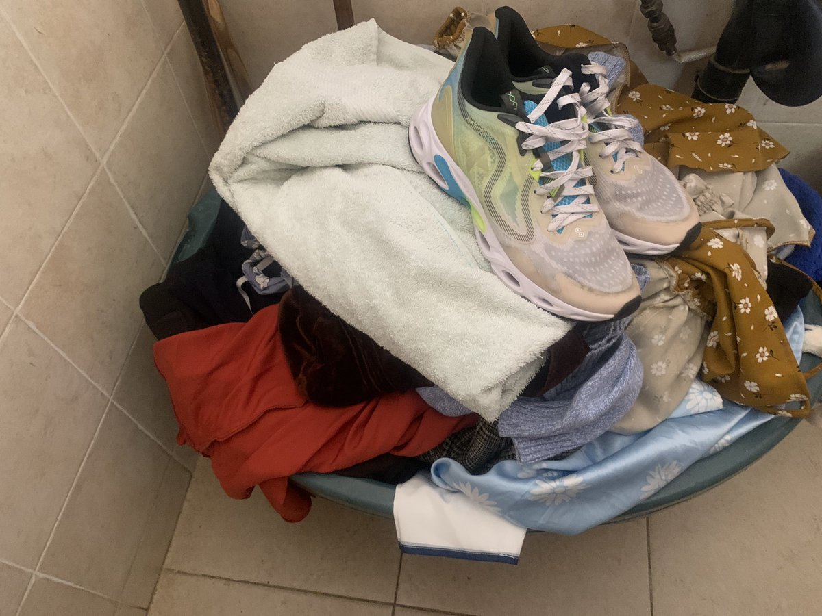 Ari kuwacha hembe dzenyu ndiani nhai varungu?This is what i do for a living😁DM/0783440169 Strictly business!!!!