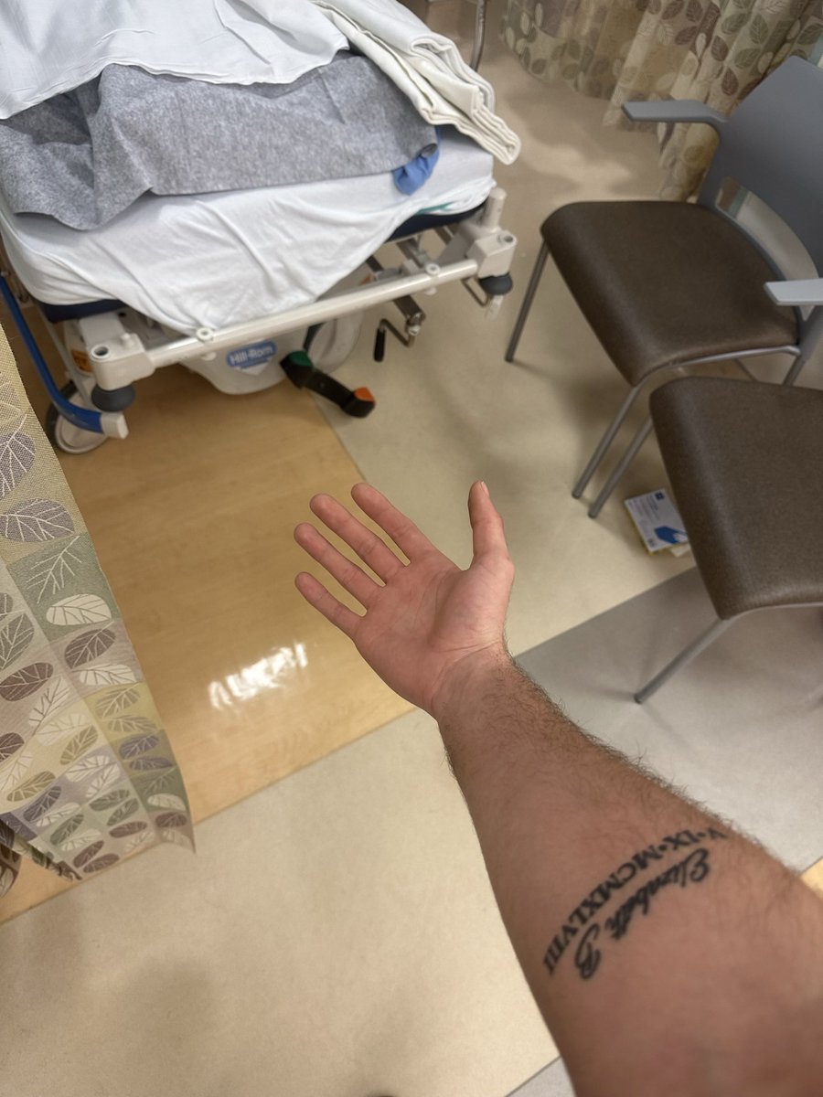 Raymonddd0's tweet photo. Miss u https://t.co/4AYzifpf7x