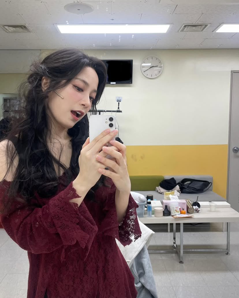 250124 #선민스타그램 ෆ

지킬앤하이드 
나 보려면 3/9까지야. 
안늦게 올거지? 😘