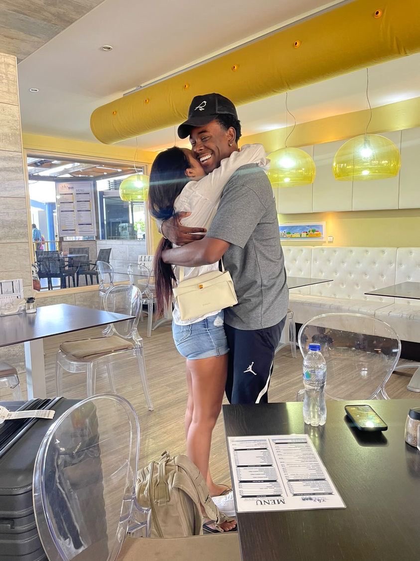 JoJoe's tweet photo. She convinces him to come to her Island instead. So he does. He gets off the plane to a beautiful paradise and finally sees her again 9 month since the first time they last seems each other. https://t.co/l9B3hIiQOq