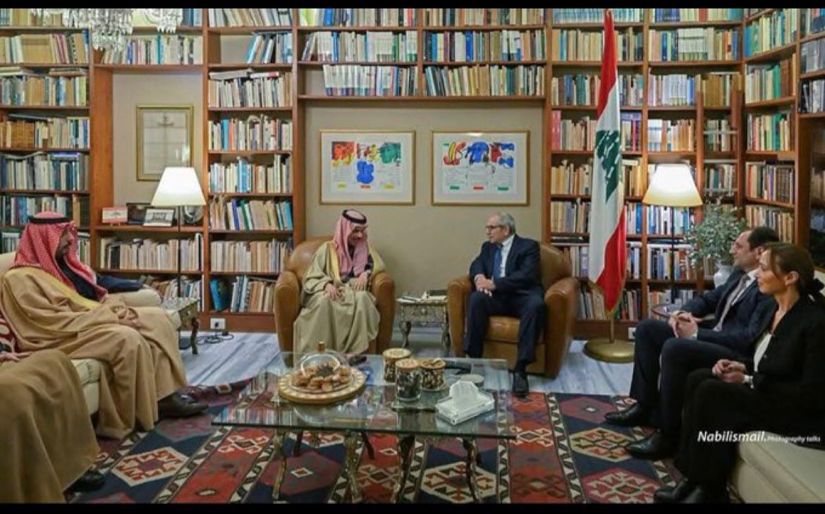 MichelineELKh's tweet photo. عندو ١٠٠ ألف كتاب مش ١٠٠ ألف مقاتل 
لبنان بلد الثقافة والسلام https://t.co/EbcVhvw1pW