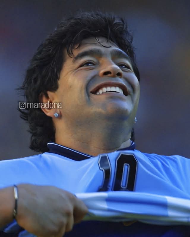 FlowinVitus's tweet image. wachezaji wa mpira wanaoongoza kwa kucheza mpira unauburudisha
1. 🇦🇷 Diego Maradona 
2. 🇦🇷 Lionel Messi 
3. 🇧🇷 Ronaldinho 
4. 🇳🇱 Johan Cruyff 
5. 🇧🇷 Pele 
6. 🇫🇷 Zinedine Zidane 
7. 🇵🇹 Cristiano Ronaldo 
8. 🇮🇪 George Best 
9. 🇧🇷 Rivaldo 
10. 🇧🇷 Neymar 
#worldofstatistics.