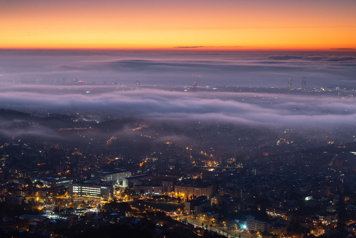 alfons_pc's tweet image. Bancos de nubes muy bajas #stratus sobre #Barcelona esta mañana 24/01 coincidiendo con la #luzcrepuscular #obsFabra #RACAB @AEMET_Cat @meteocat @btveltemps @eltempsTV3 @ARAmeteo @tempsdemeteo @acommeteo @acam_cat @ame_asociacion @wmo @CloudAppSoc