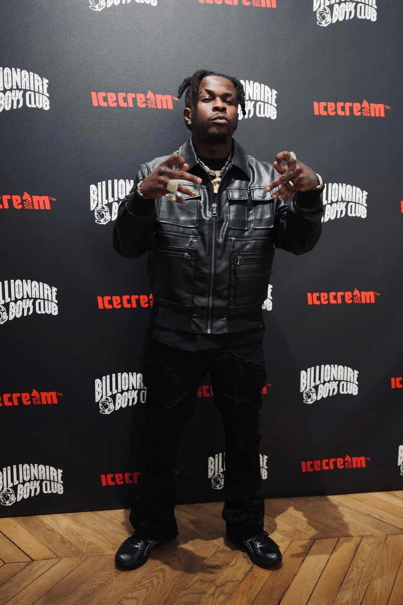 afrofrench9ja's tweet photo. 🚨| CKay et Dibi B repèrent le style avec Billionaire Boys x NBA Ball pendant la Fashion Week à Paris 🇫🇷🔥 https://t.co/DutRZM5hRH