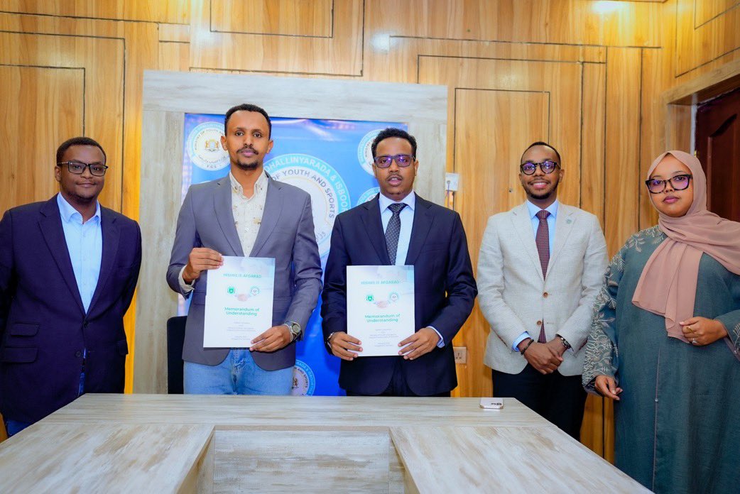 dhoorebbc's tweet photo. #Somalia’s Ministry of Youth and #SIMAD university in #Mogadishu have reached a Memorandum of Understanding to empower Somali youth through skills development, policy advocacy, and entrepreneurship.
@SIMADUniversity https://t.co/jq1wvEEnJH