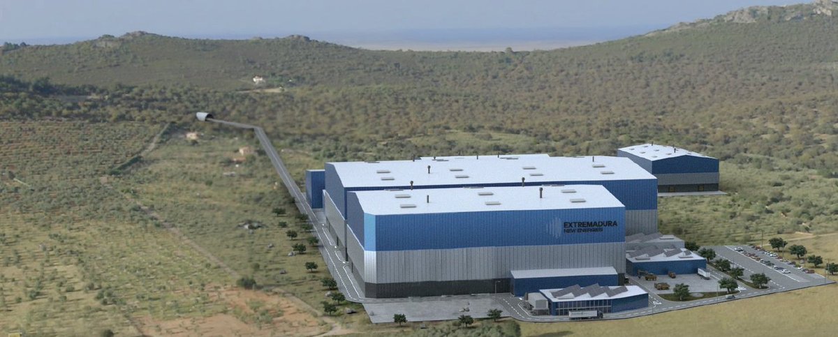 EXNewEnergies's tweet photo. 🔵 Extremadura New Energies renuncia al PERTE ante el nuevo escenario de tramitación que afronta el proyecto

Jiménez ha destacado en cualquier caso la viabilidad económica del proyecto, que supone una inversión inicial superior a los 1.430 millones de euros. El mejor ejemplo, ha explicado, es que mientras otros proyectos similares están dando marcha atrás, el de Extremadura New Energies sigue adelante, “lo que demuestra su fortaleza y sus sólidas bases económicas y financieras”.

➕ℹ️👉 https://t.co/hXDjybPN85