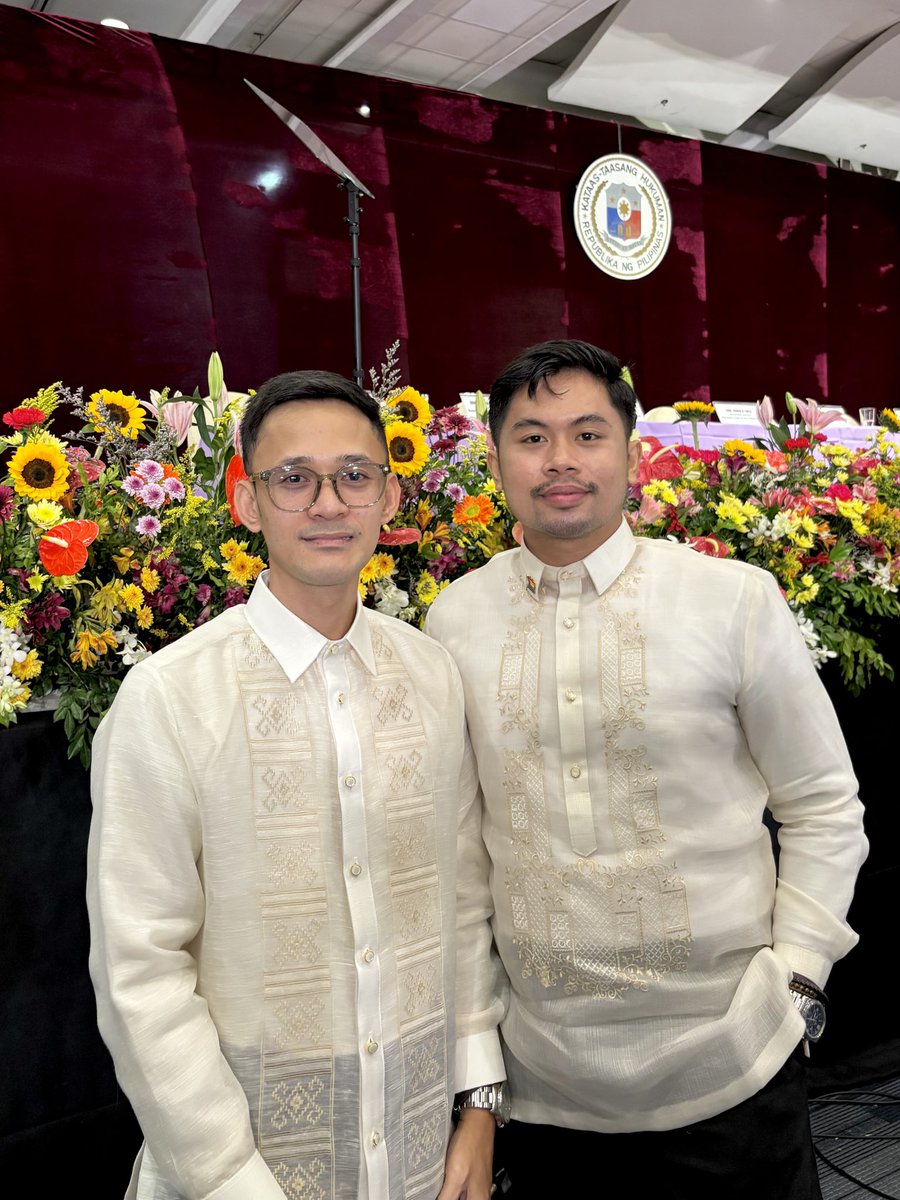 duuuh92's tweet photo. We shared the same struggles, had each other’s backs, drew strength from one another, and both became lawyers. 

Congrats to us, my love 🤍🌱 https://t.co/a5tdxgSbXY