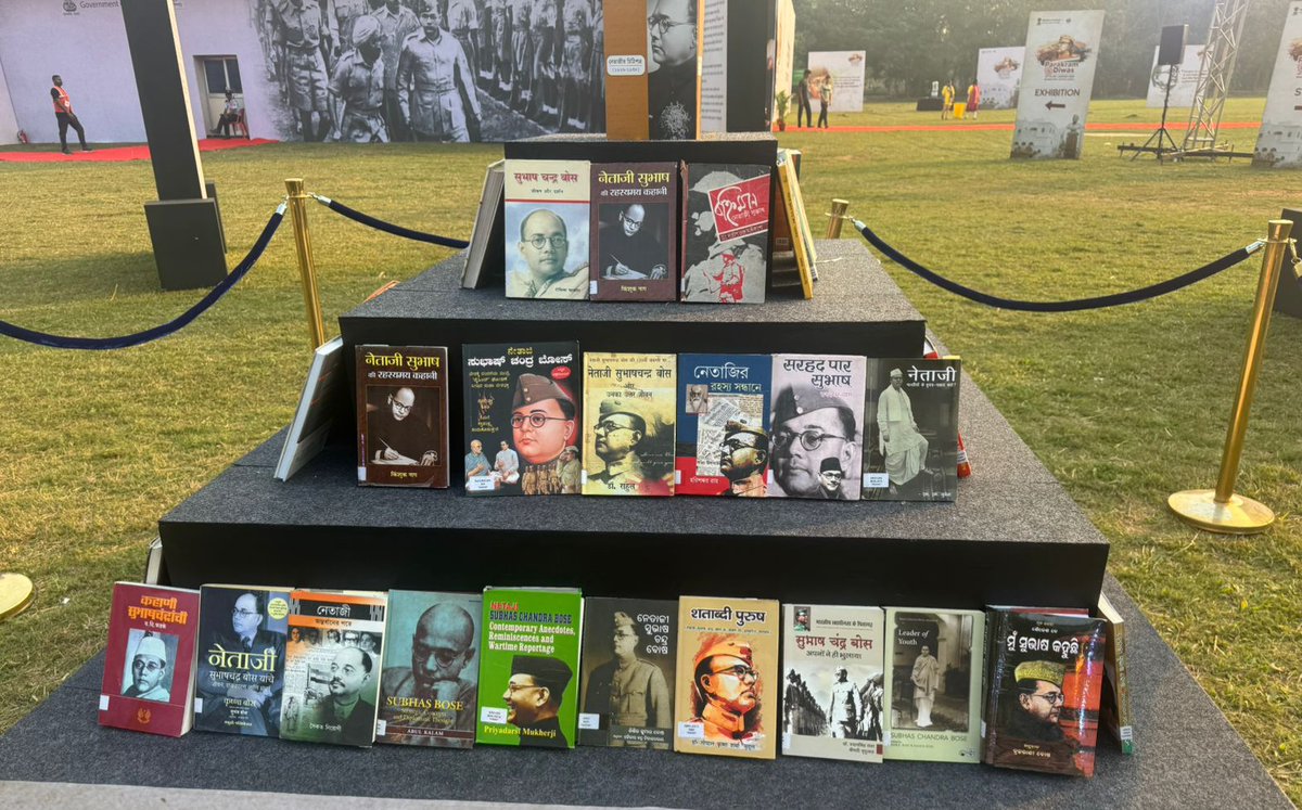 ASIGoI's tweet photo. The ‘photo, book and archival exhibition’ showcases rare artifacts,  photographs, books, hand-written letters of Netaji Subhas Chandra Bose; shed light on his revolutionary journey. 
#ParakramDiwas #ParakramDiwas2025 #Netaji128 #BarabatiFort (1/2) https://t.co/jSUrWI6dR9