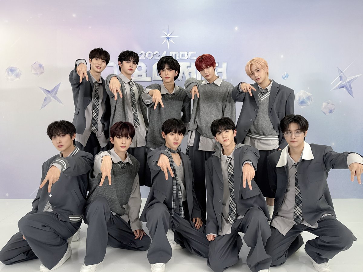 fantasyboys_twt's tweet photo. [📸]

250129 MBC 가요대제전

2025년도 반디와 함께 웃을 일이 가득하길! ✨

#FANTASYBOYS #판타지보이즈 https://t.co/Y6Zjmbkqen