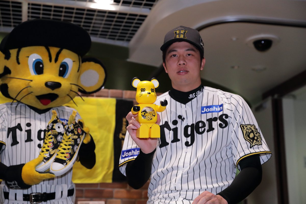 2/1日(土)より2025年「阪神タイガースグッズカタログ」の商材を順次