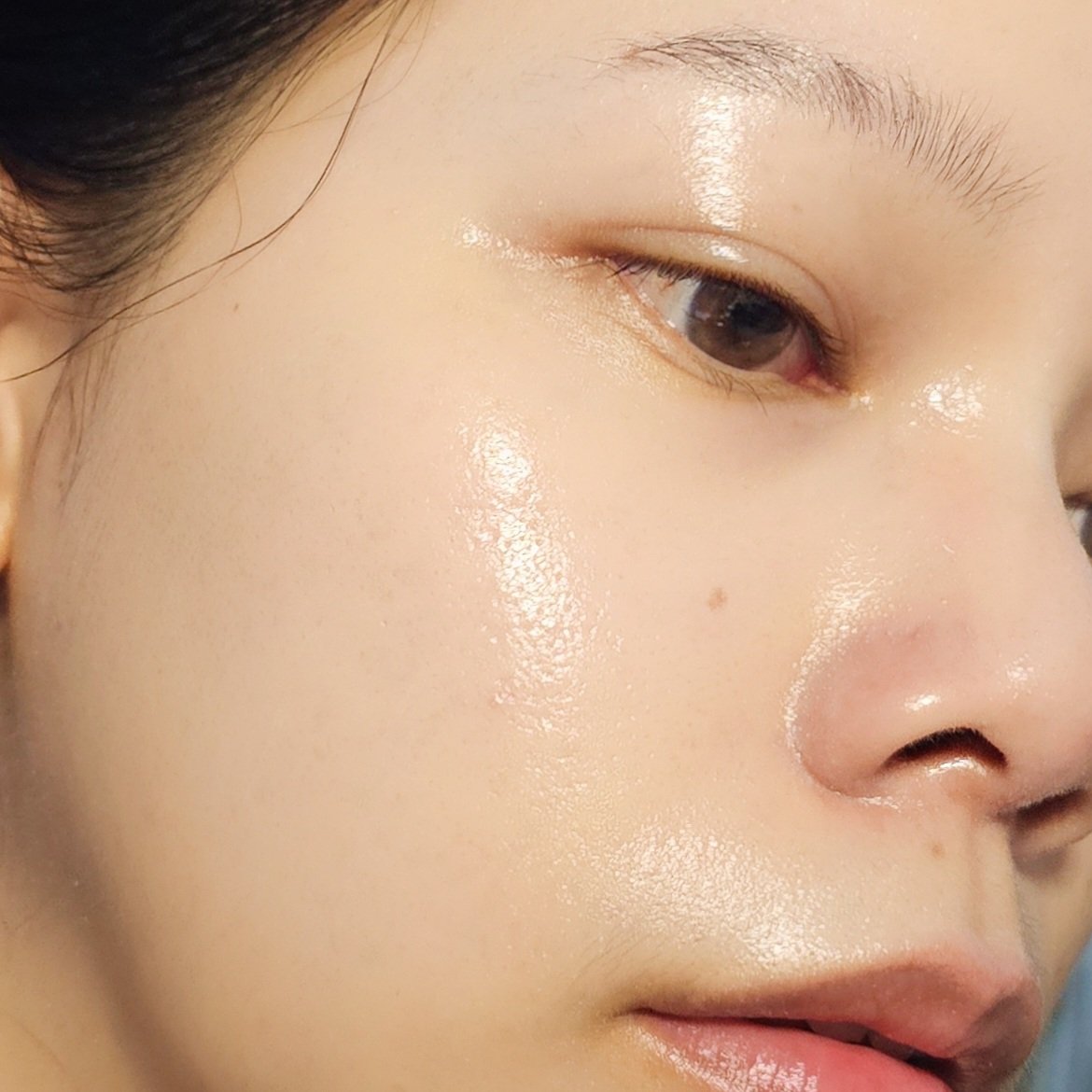 Glad2Glow ทำเรื่องมากก ล่าสุดโดนตกแพ็คคู่เลย ได้ลอง Peach Retinol ลดรอยจากสิว คุมมัน + Pomegranate Brightening - ช่วยเตอมความชุ่มชื้นให้ผิวอิ่มน้ำ เรียบเนียนขึ้น สังเกตุได้เลยว่าผิวดูตื่น ใช้แล้วหน้าดูกระจ่างใสขึ้นมาก  แถมราคามิตรภาพ งบน้อยก็ผิวดีได้✨️

#Glad2GlowTH