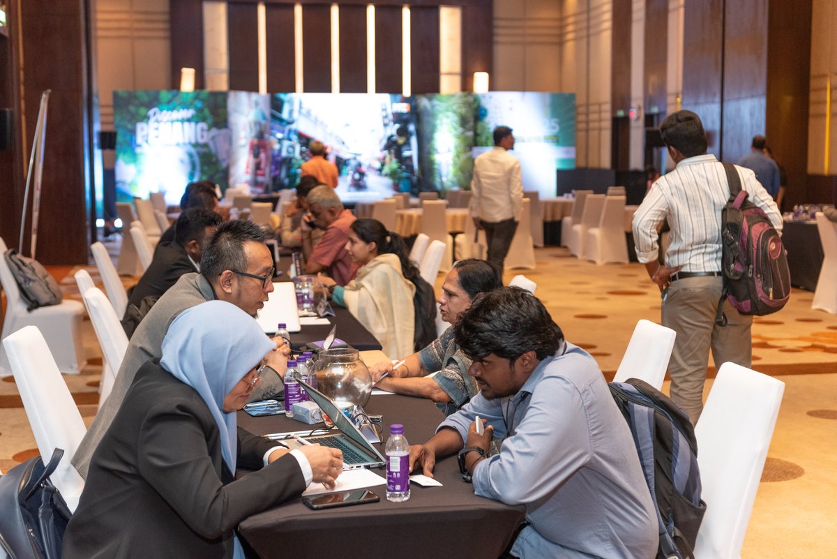 PCEB_MY's tweet photo. The B2B session of the Penang Roadshow to India in Chennai was a vibrant and engaging platform, fostering meaningful connections between Penang and Indian stakeholders.
#PCEB #PRTI2025 #DiscoverPenang #Chennai #B2B #Collaboration #BElonginPenang #BusinessEventsPenang https://t.co/5mai4ttBOm