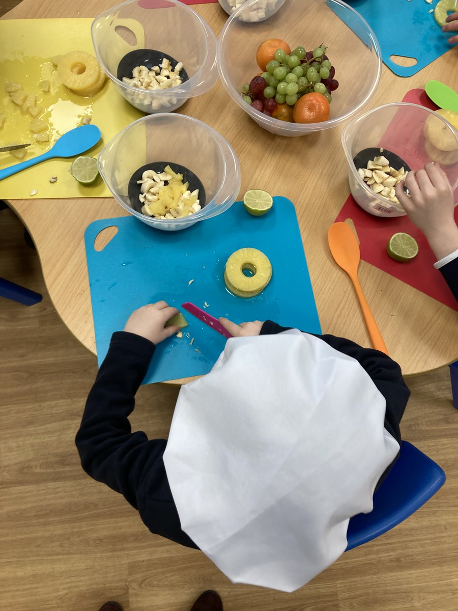StWerbs's tweet photo. On the menu at cookery club this week, our mini chefs created banana and pineapple salsa and fruit kebabs. Lots of fun learning new skills including, peeling, chopping, stirring and measuring! @hooleandnewton @HooleChester #cookeryclub #minichefs https://t.co/Zb7Nwr6AmU