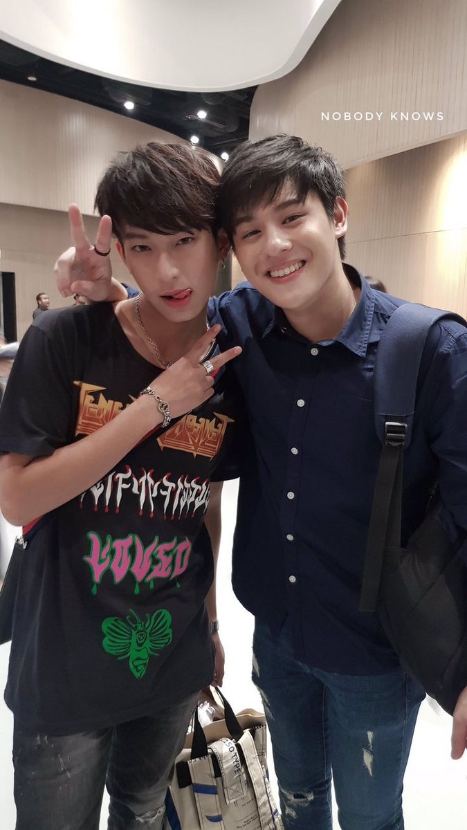 ppsx3w's tweet photo. "Kita mau ngedate khab"
"Boleh ikut ga?"
"Ga boleh, ngedate tuh cuma bedua doang"😆
Ini sub asli ya ges😗
#ChimonWachirawit 
#PluemPurim
#Pluemon https://t.co/rQMhvZODjm
